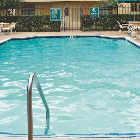 Baymont By Wyndham Houston La Porte Esterno foto