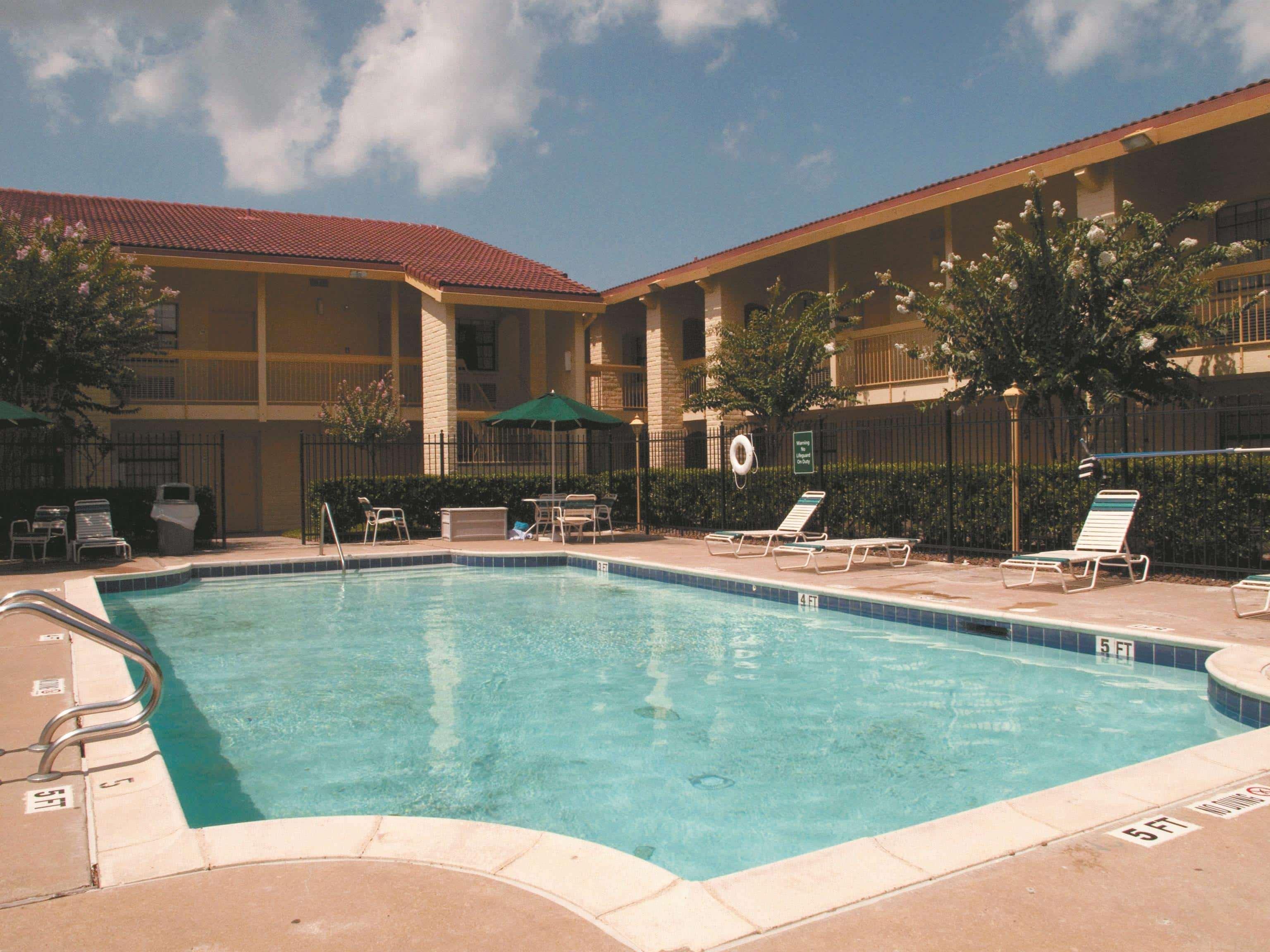 Baymont By Wyndham Houston La Porte Esterno foto