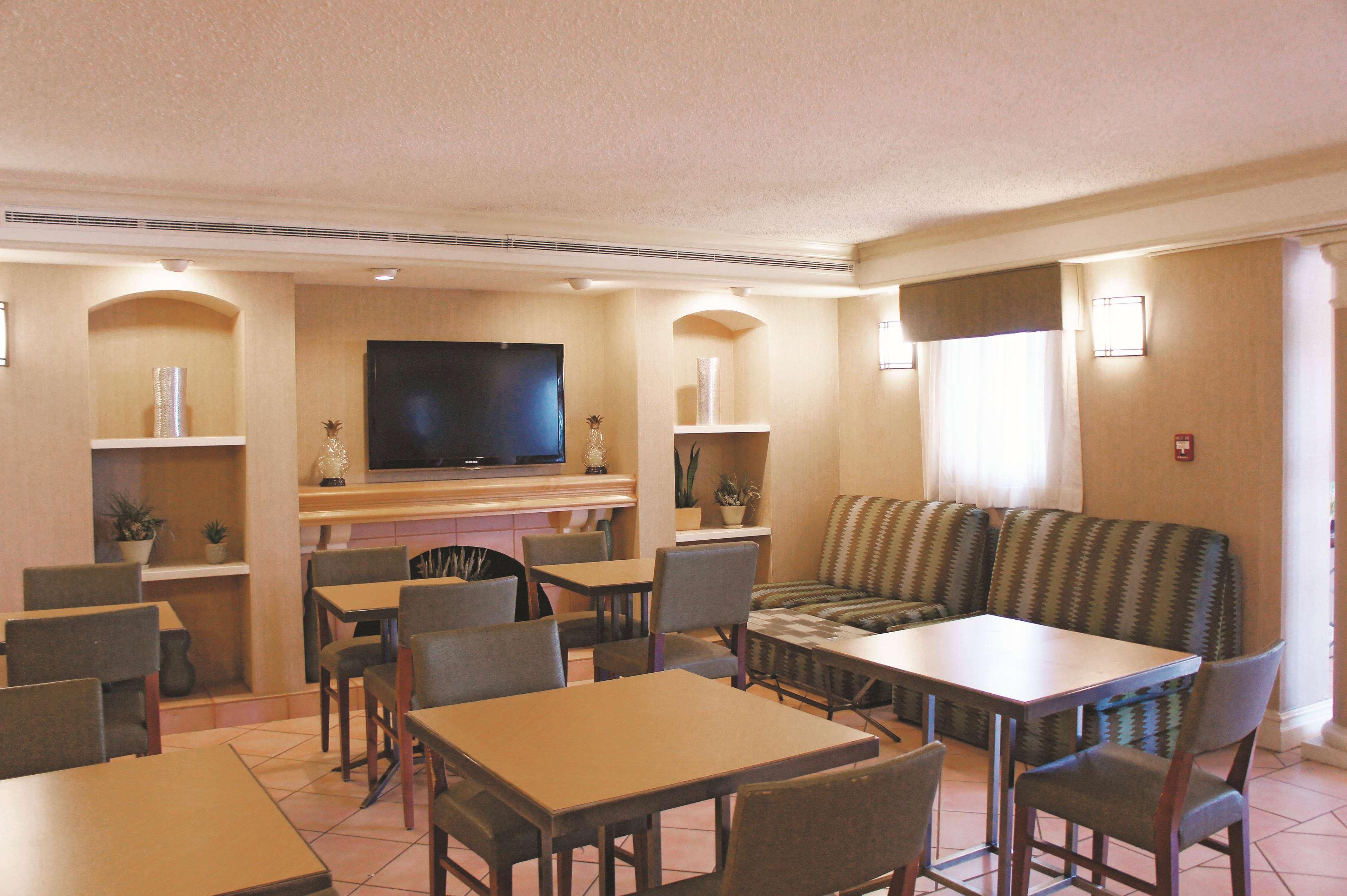 Baymont By Wyndham Houston La Porte Esterno foto